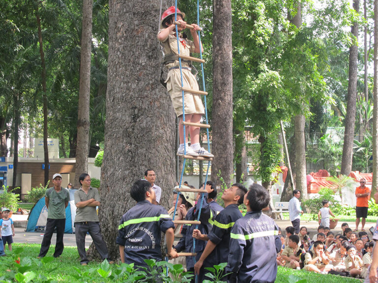 KỸ NĂNG ỨNG PHÓ RỜI KHỎI TÒA NHÀ ĐANG CHÁY